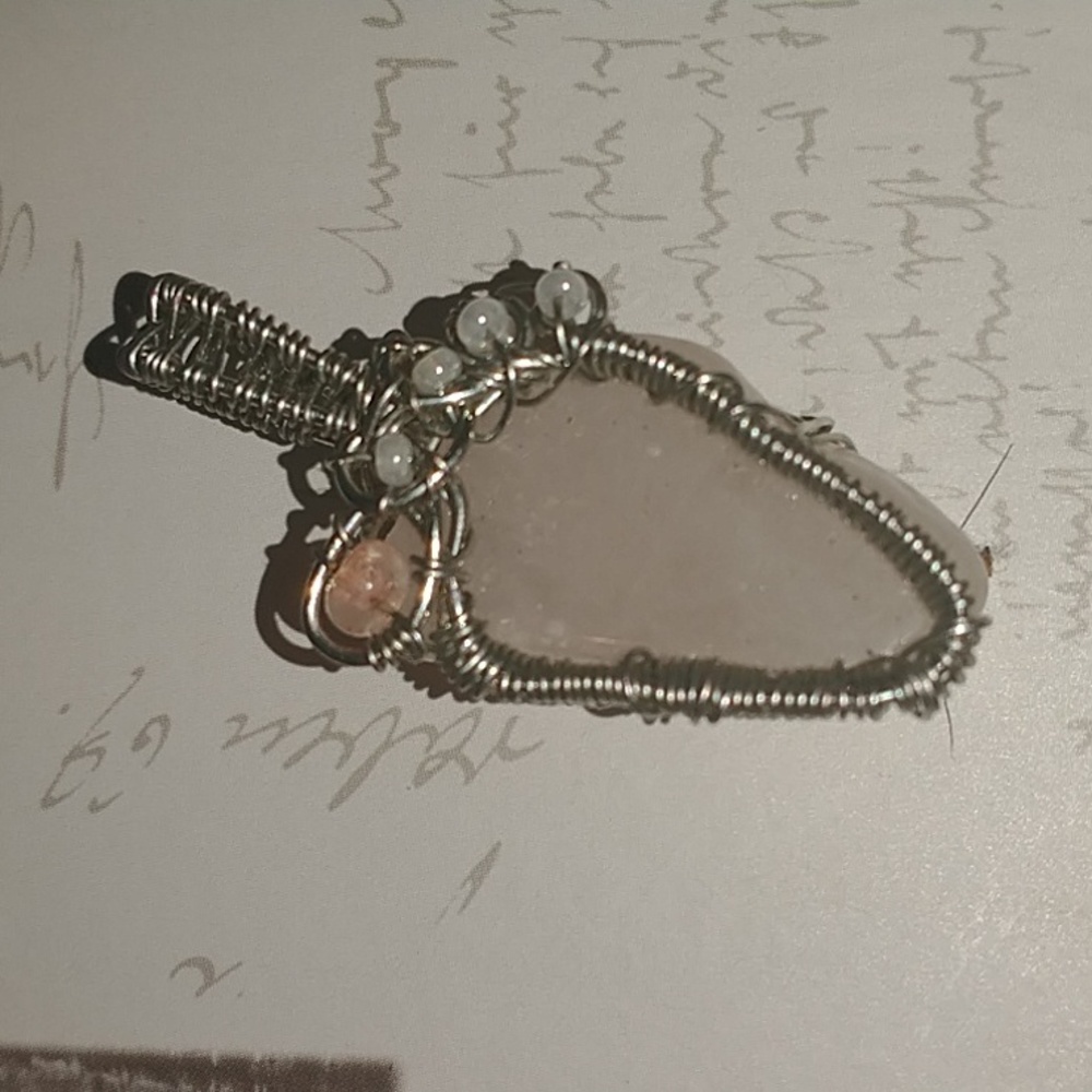 NWT Cute Rose Quartz foot Shaped Wrapped Pendant